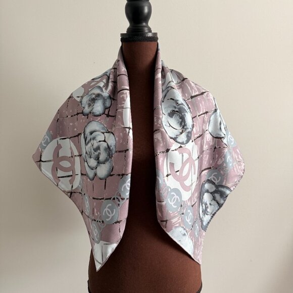 Chanel Scarf - Picture 4 of 16